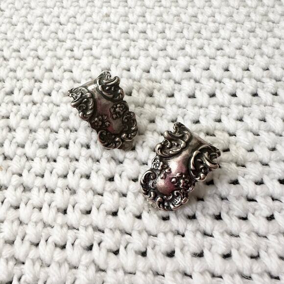 Vintage Foree Sterling Ornate Scroll Signed Clip On Luggage Tag Earrings - Picture 8 of 10